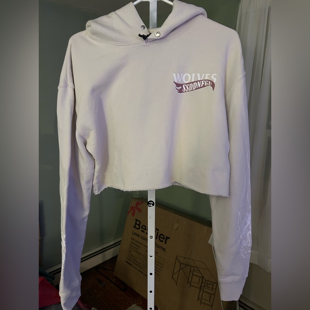 Darc Sport White Hoodie with Double Wolf Logo
530 / 1000